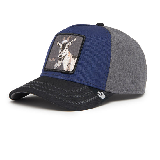 Blau-graue Goorin Cap mit schwarzem Schirm und Ziegen-Patch vorne.