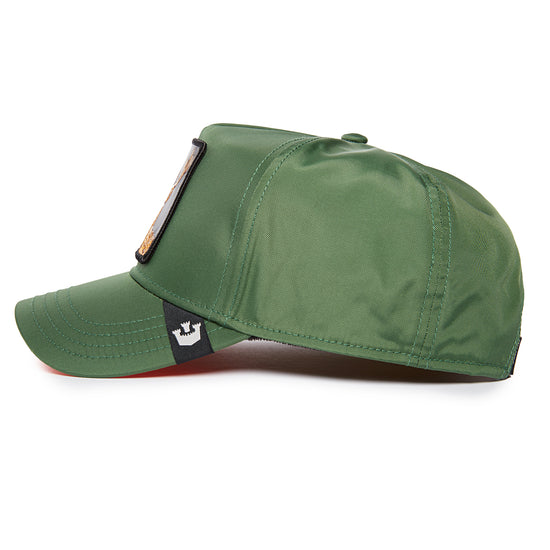 Grüne Goorin Cap mit aufgesticktem Hirsch-Logo vorne und schwarzem Label am Schirmrand.