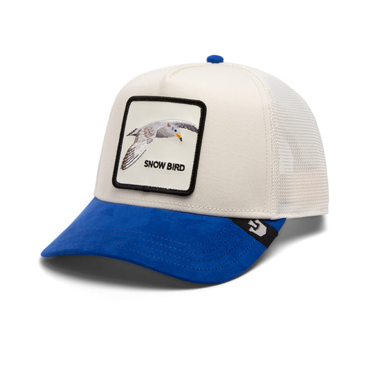 Weißes Trucker-Cap mit blauem Velours-Schirm und Möwen-Patch vorne.
