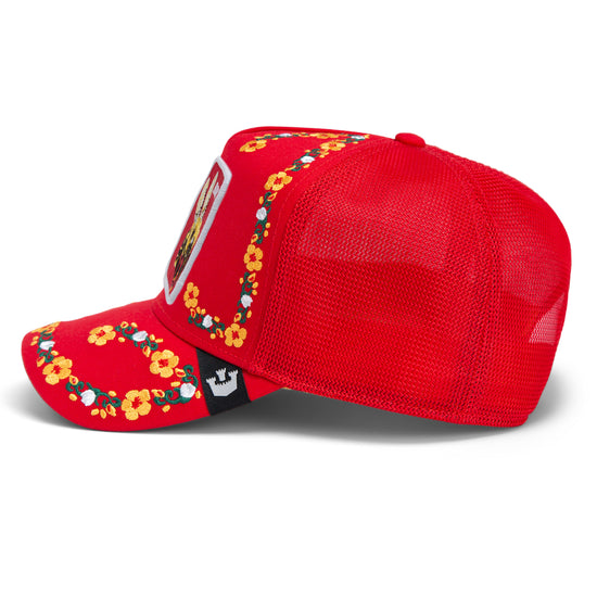Rote Trucker-Cap mit Blumenmuster am Schirm und Seitenteil, Netzr�ckseite, gesticktem Bienenlogo vorne.