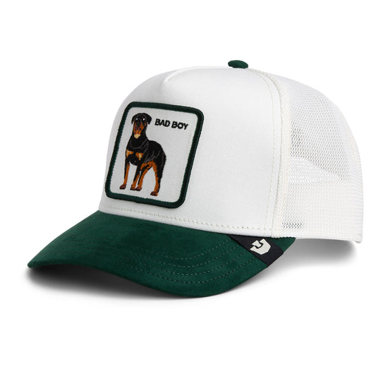 Weiß-grüne Trucker Cap aus Mikrofaser mit besticktem Bad Boy Hunde-Patch und verstellbarem Netzrücken.