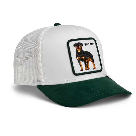 Goorin Trucker Cap mit weißem Netzrücken und grünem Wildleder-Schirm, Applikation mit Hund und Schriftzug "Bad Boy".