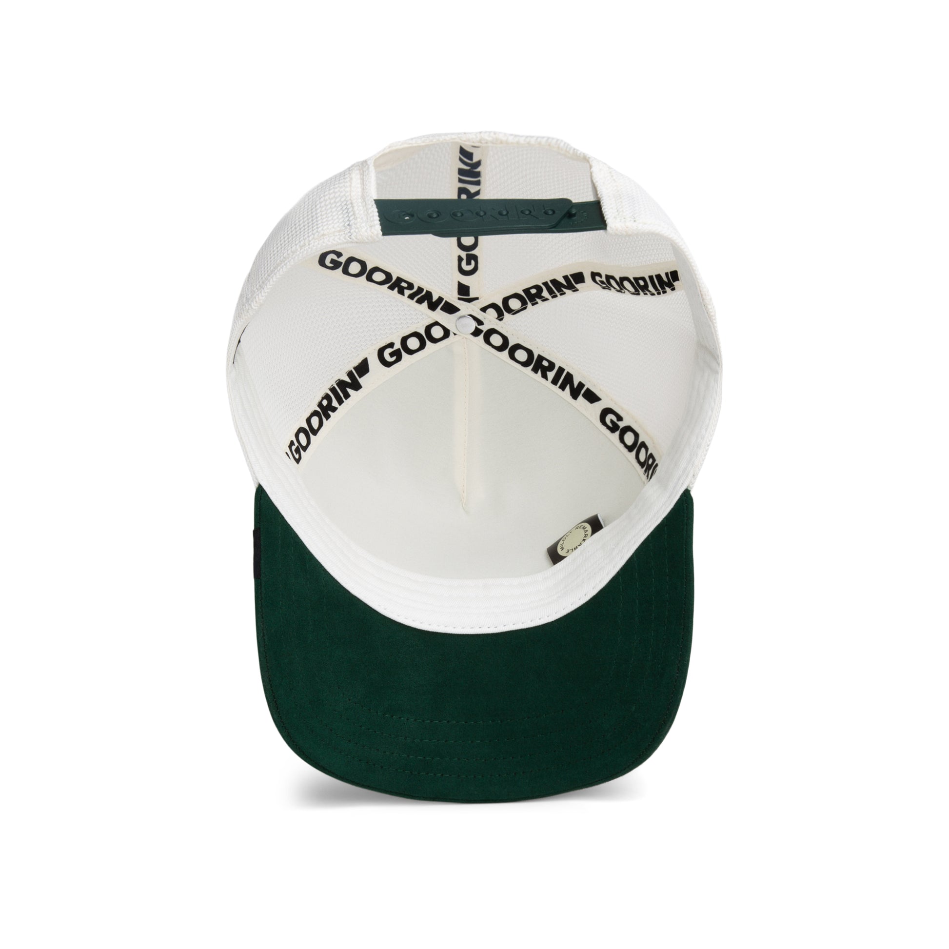 Weiße Trucker-Cap mit grünem Wildleder-Schirm und schwarzem Goorin-Schriftzug innen.