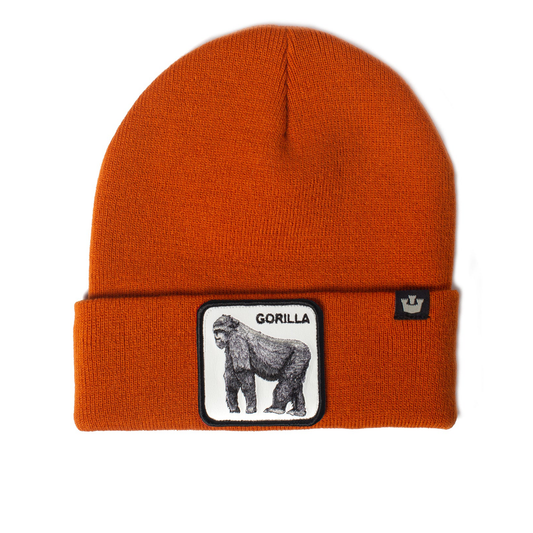 Oranger Beanie mit aufgenähter Gorillapatch und kleinem schwarzem Markenlogo am Umschlag.